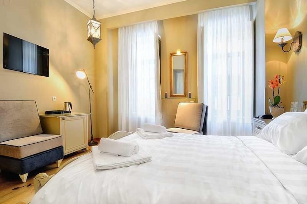 Hotel Antique 10/50