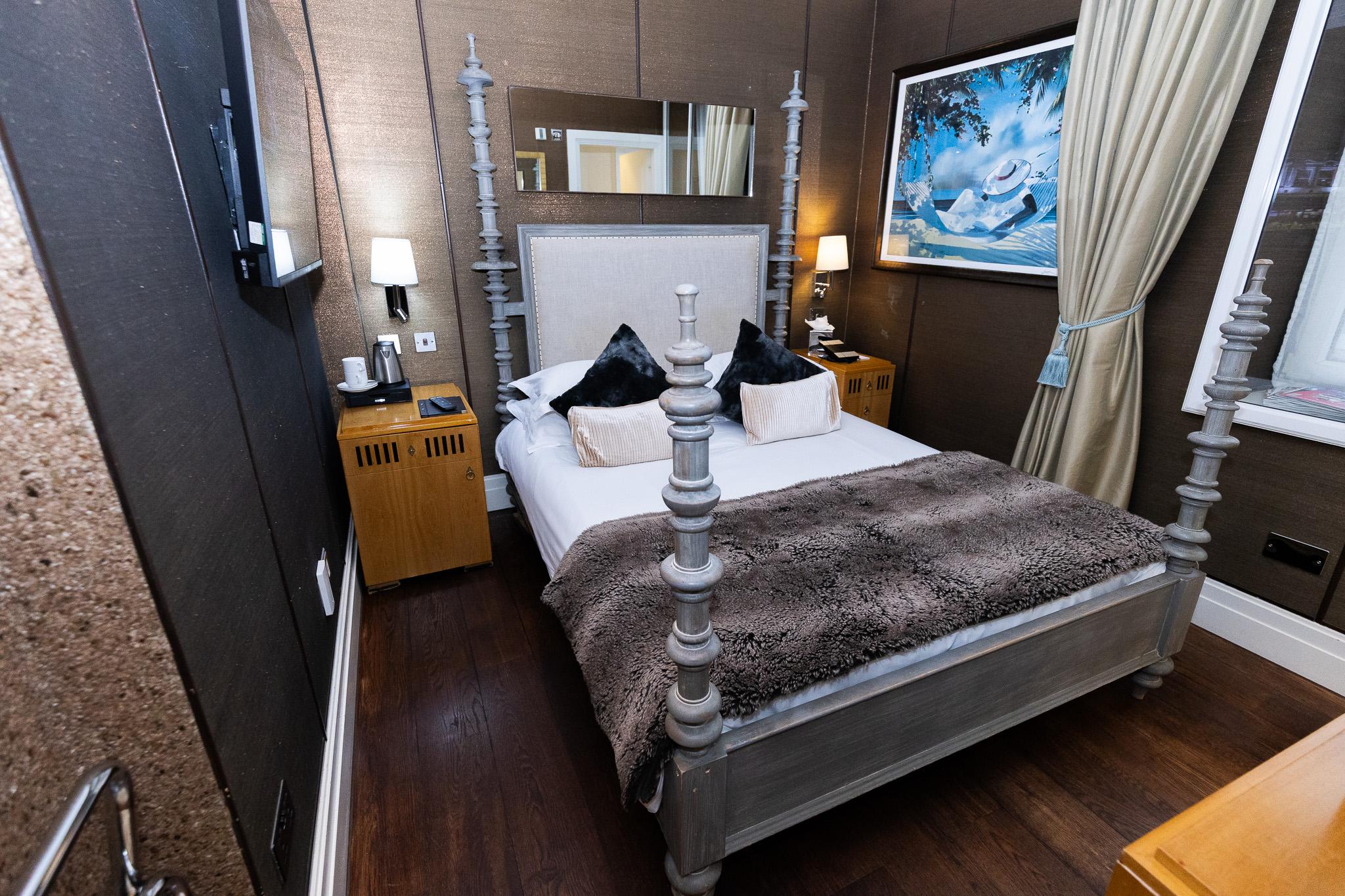 Compact، Karma Sanctum Soho London 2/3