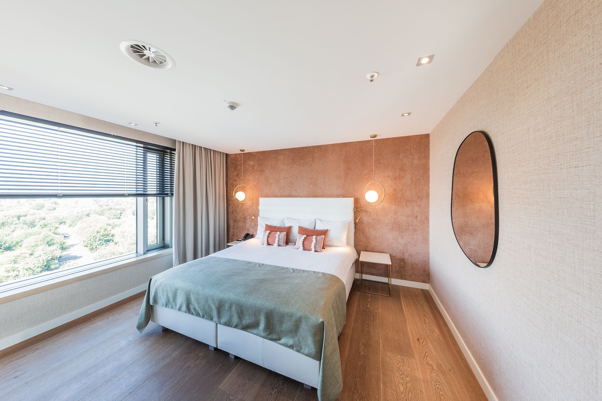 SUITE, JETTED TUB