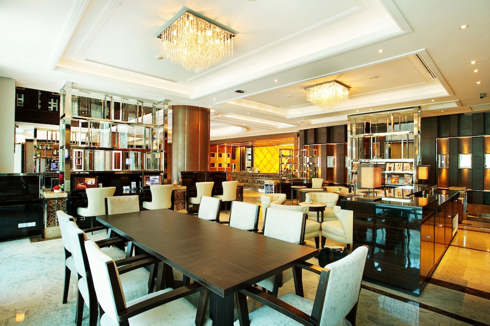 Intimate Hotel 55/62