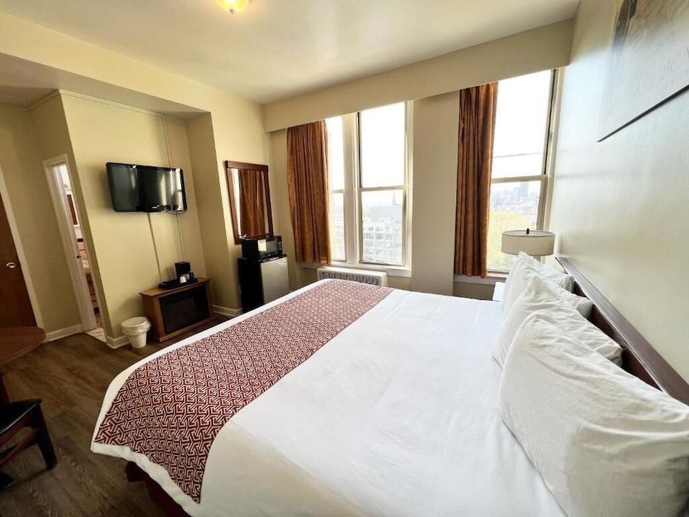 Lenox Hotel and Suites 8/15