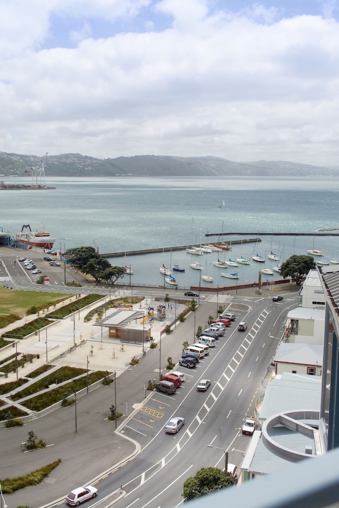 Bay Plaza Hotel 32/40