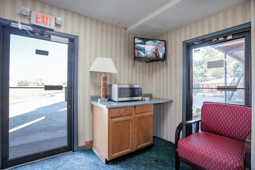 Southern Inn By OYO Walterboro I-95 9/29