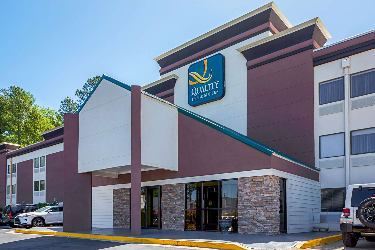 Quality Inn and Suites Near Six Flags East 15/17