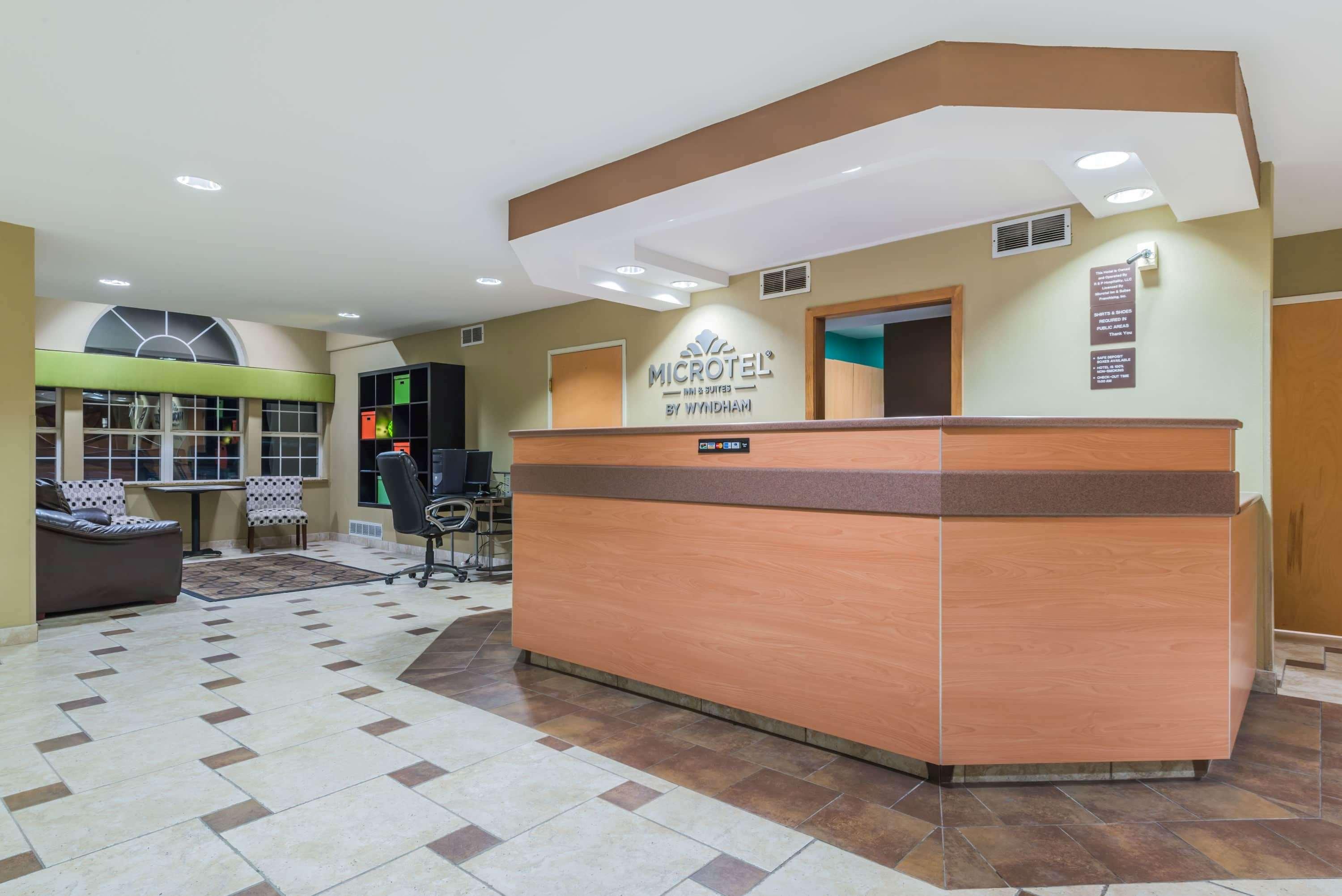 Microtel Inn & Suites by Wyndham West Chester 6/27