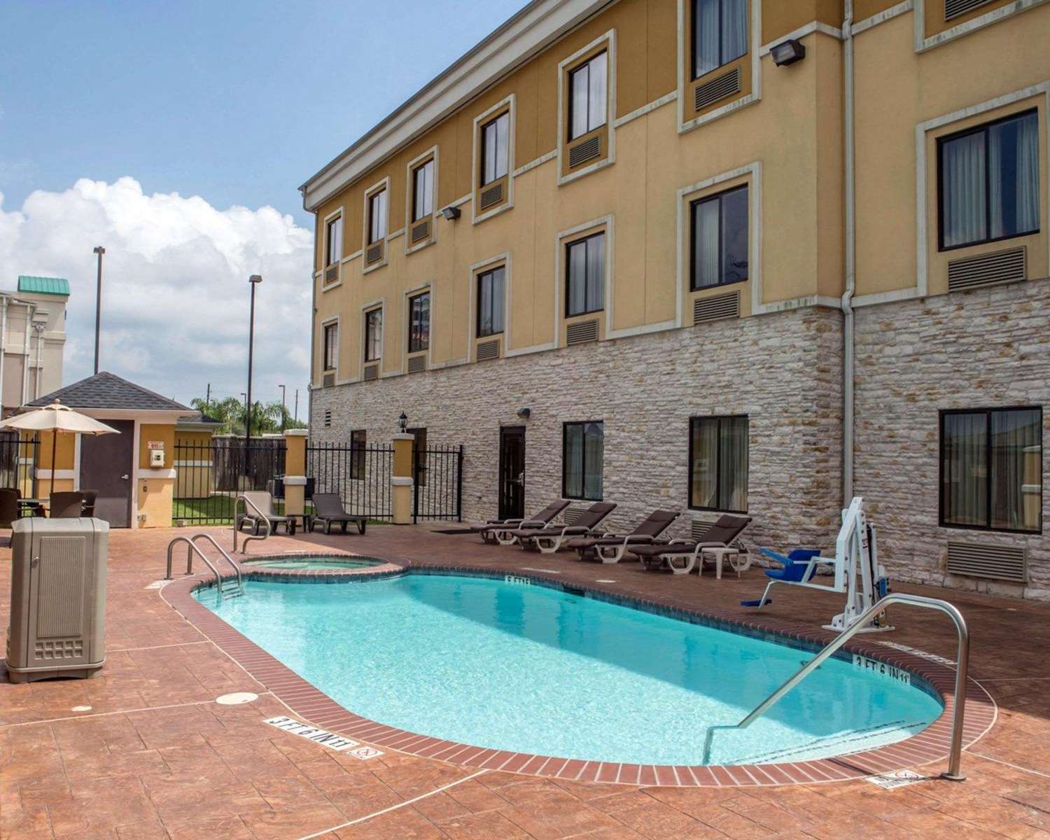 Sleep Inn Suites Pearland Houston South 2/35