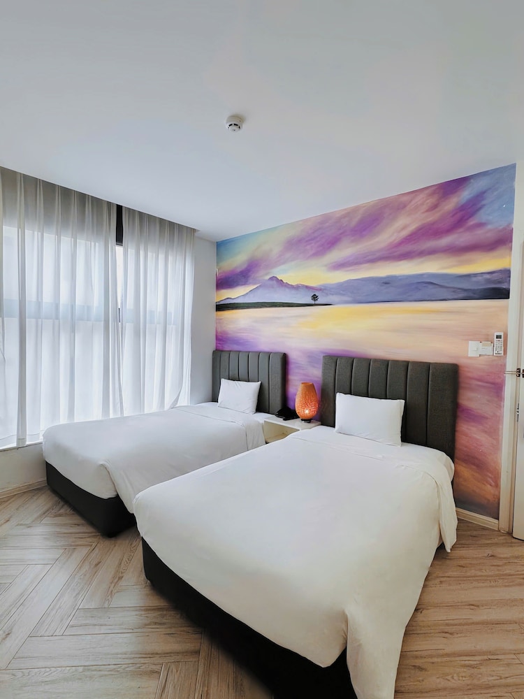 Len's Hotel 20/50