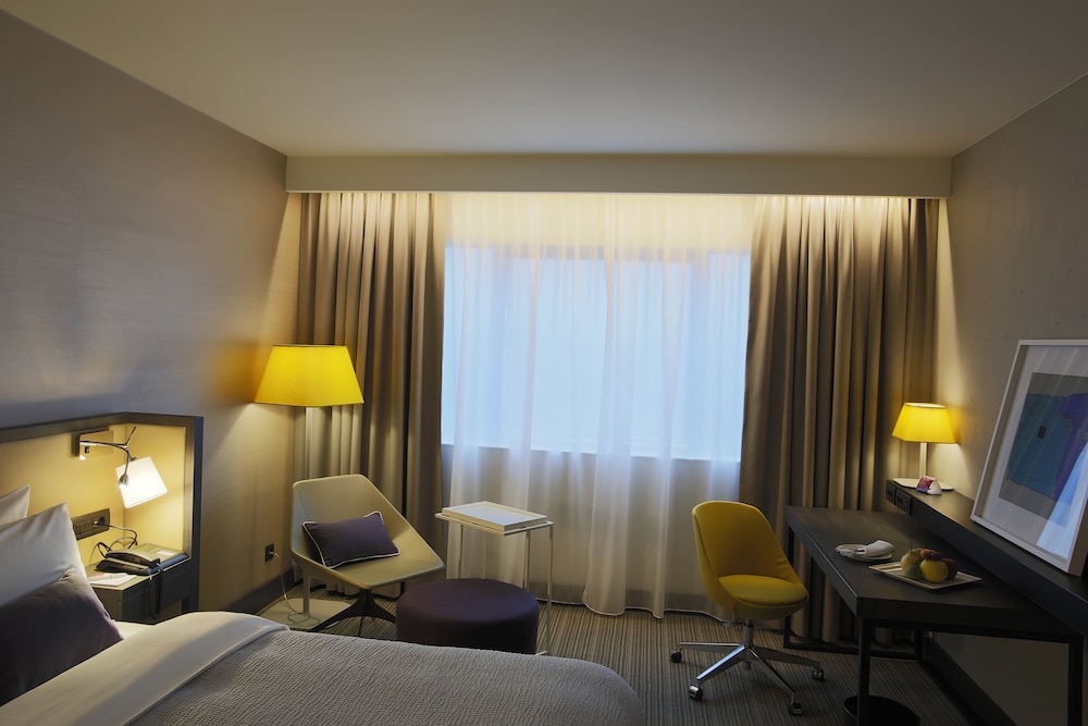 Crowne Plaza Belgrade 48/85