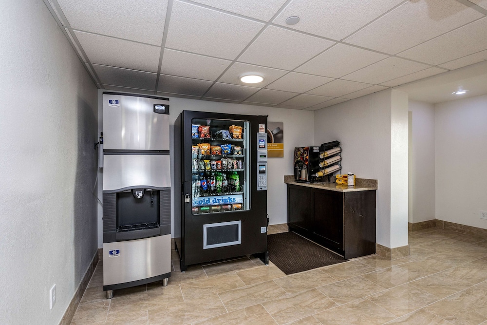 Motel6 Peoria, IL 49/66