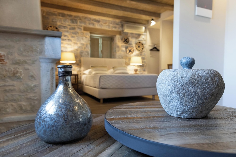 Akrolithi Guesthouse 35/63