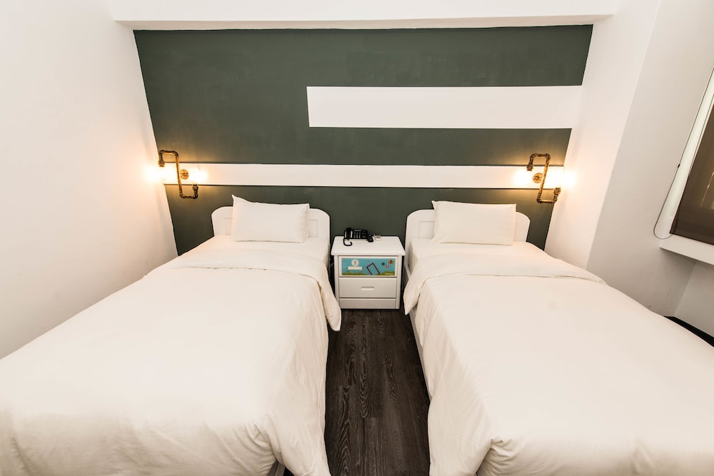 BUSINESS, TWIN BEDS