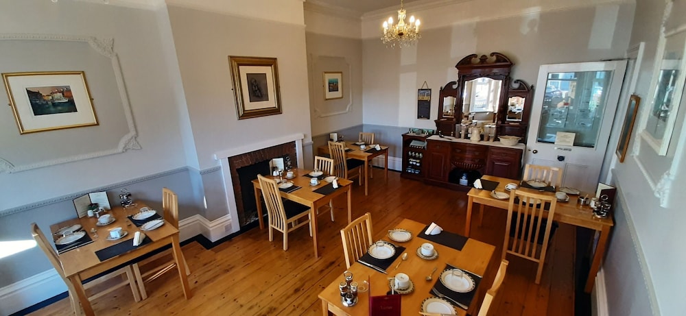 Brooke House 38/44