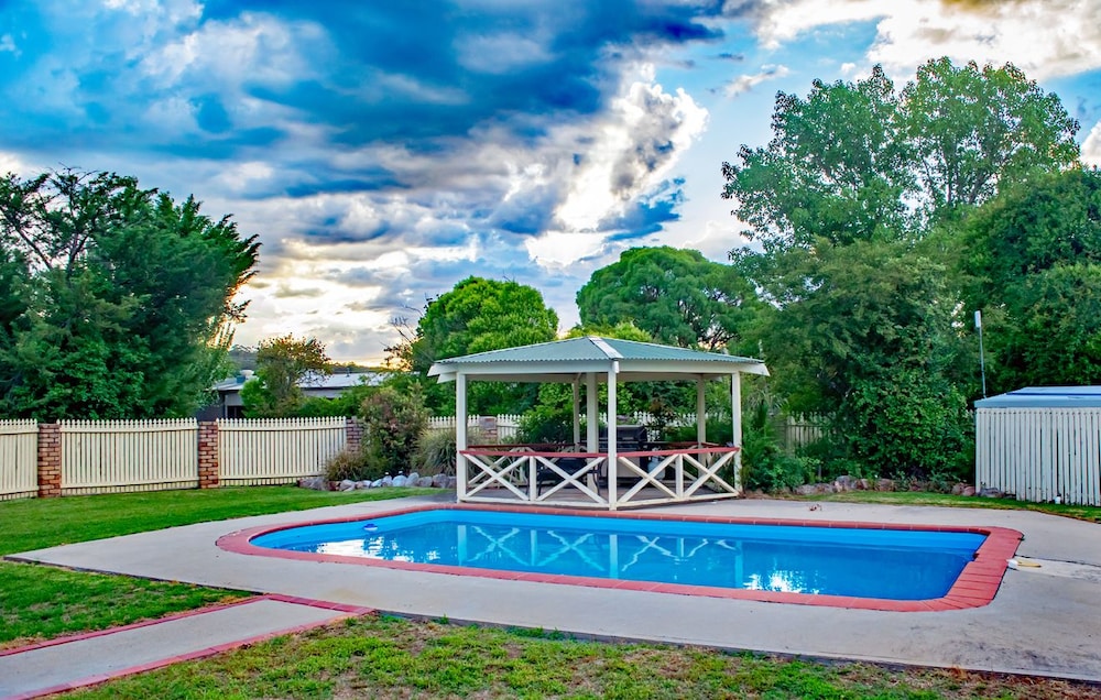 REST POINT MOTOR INN 50/58