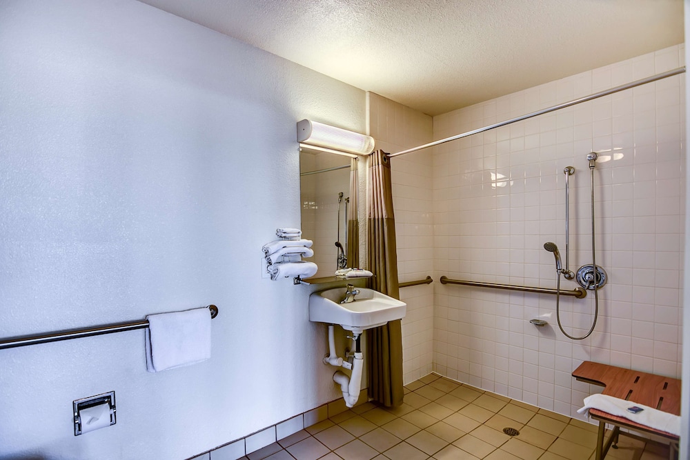Motel6 Stockton, CA - Charter Way West 32/32