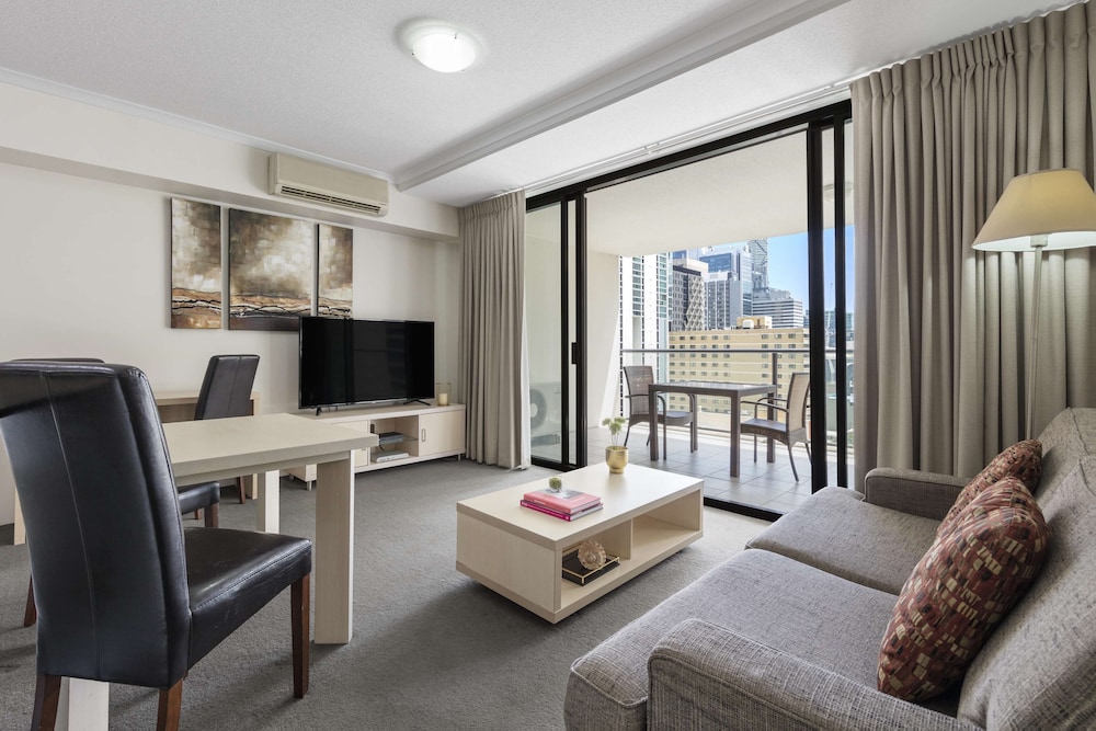 Oaks Brisbane River City Suites 34/72