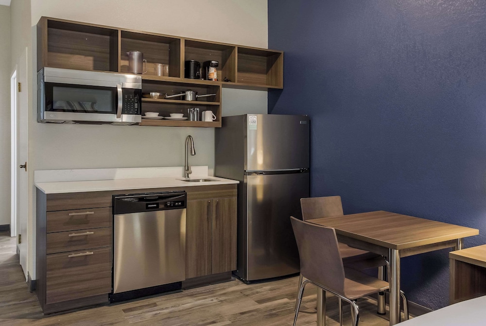 MainStay Suites Bourbonnais - Kankakee 35/47