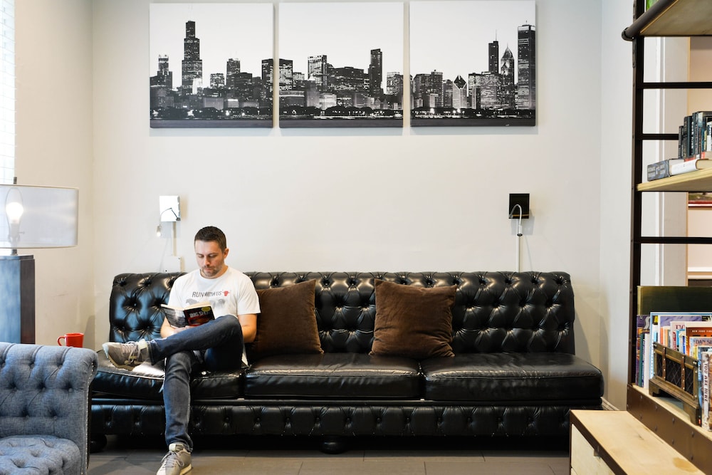 Chicago Getaway Hostel 34/50