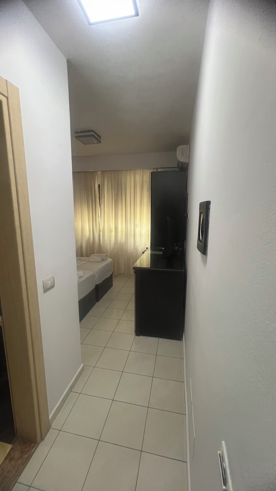 Sunrise Hotel Cameria 20/50