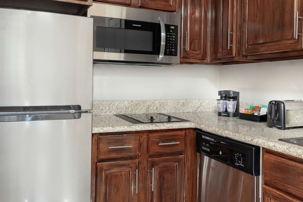Homewood Suites Dallas-Irving-Las Colinas 24/34