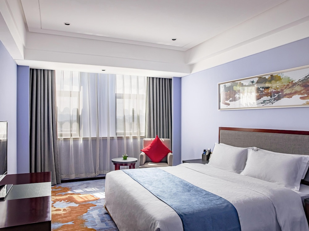SUPERIOR, SUITE, KING BED