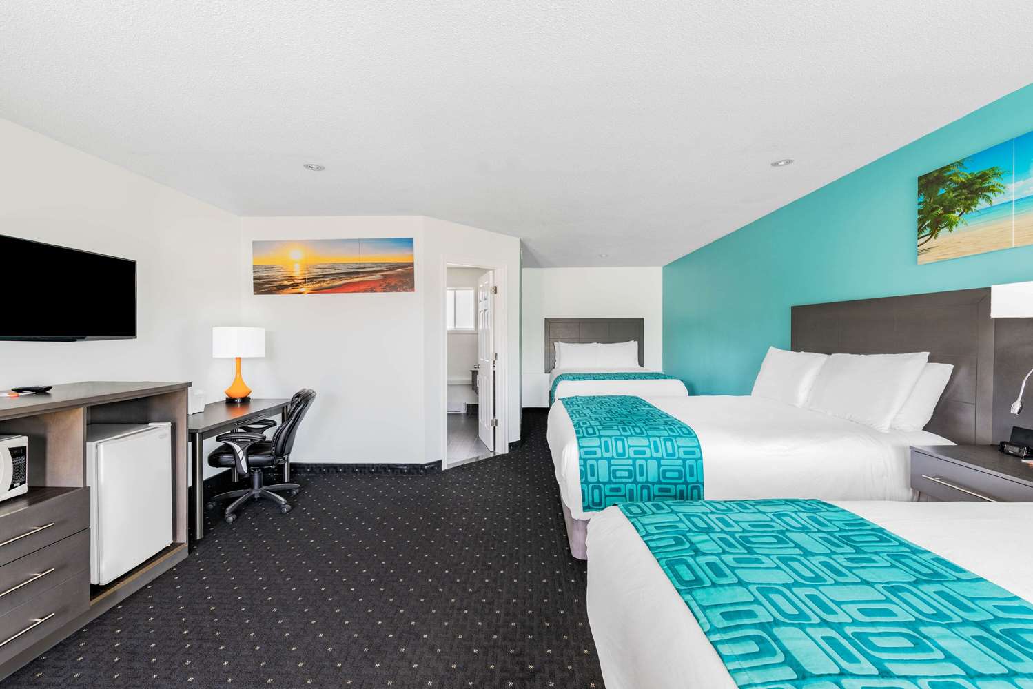 Howard Johnson by Wyndham Gananoque 13/30