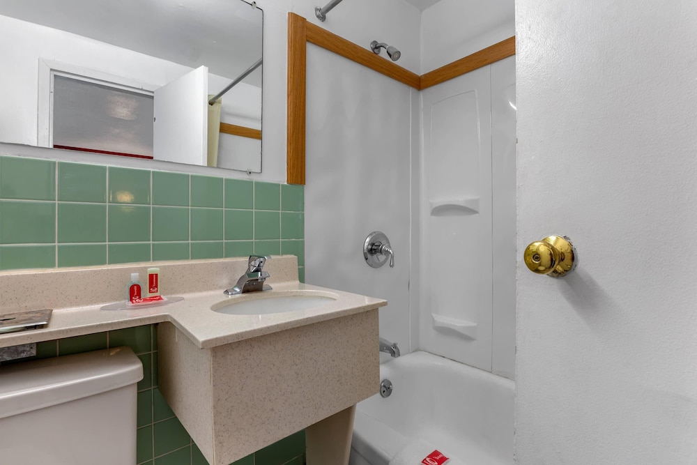 Econo Lodge Lee - Great Barrington 62/65