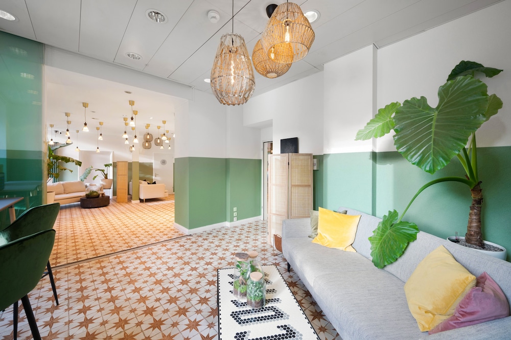Becozy Self Check-in & Pop-up Hotel 41/52