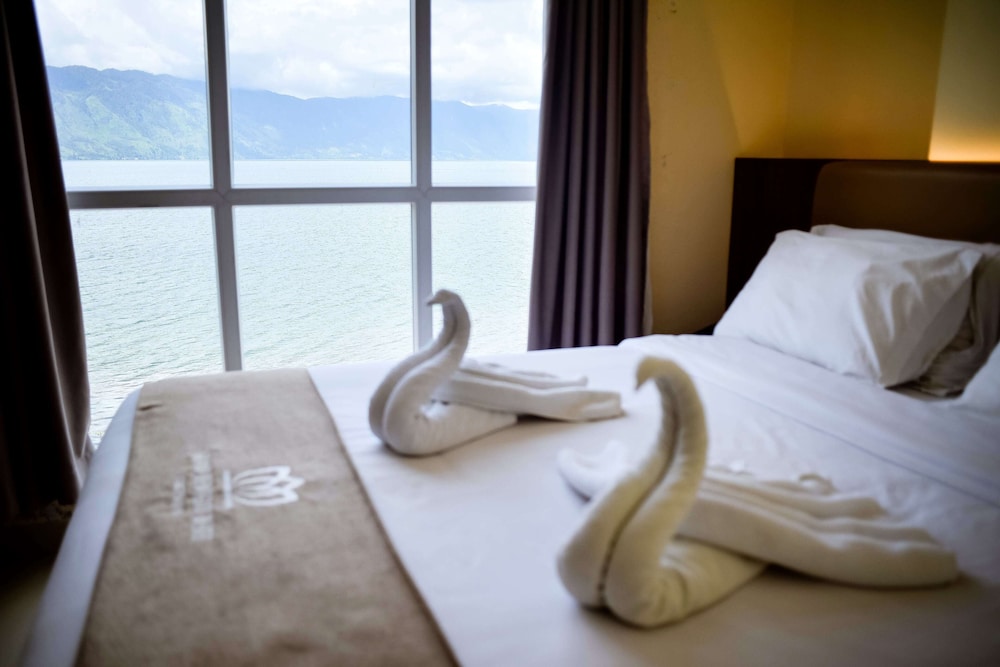 Portola Grand Renggali Hotel 7/25