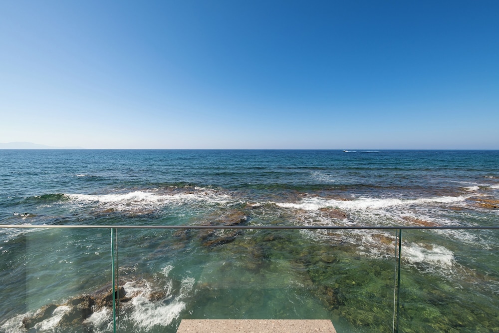 Elia Sea Suites 58/72