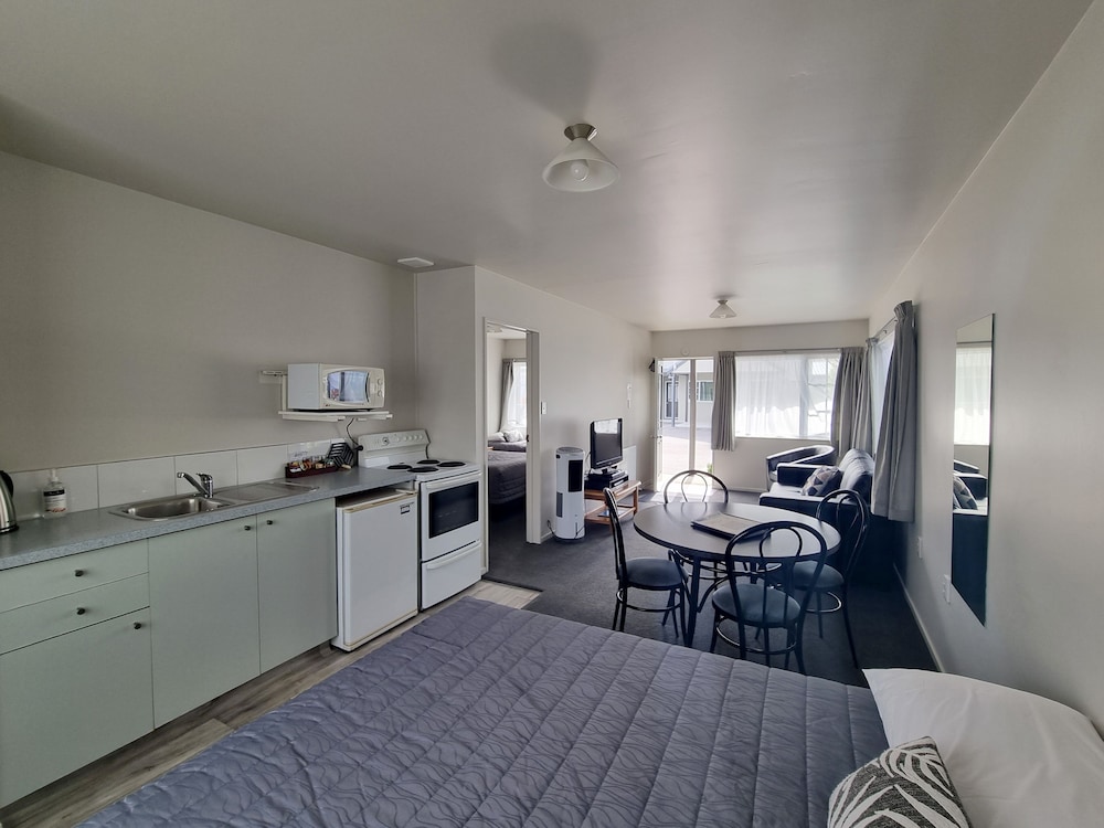 Gables Motor Lodge 27/50