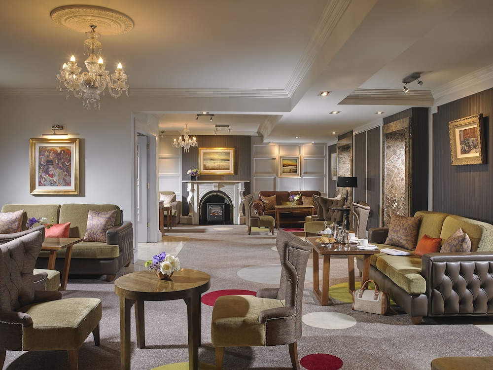 Castlecourt Hotel 49/54