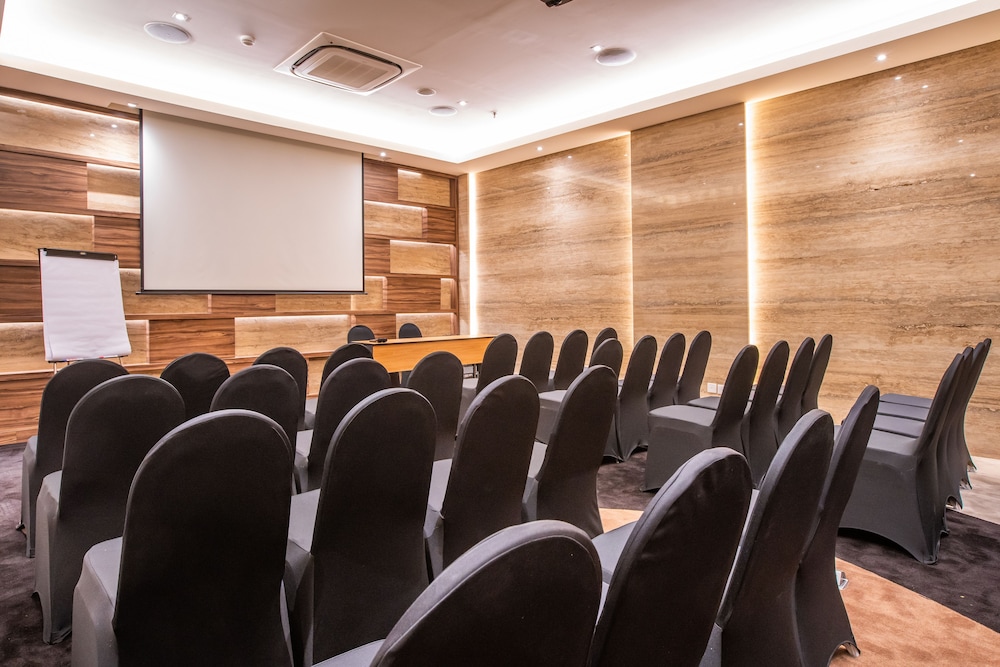 Ashley Hotel Jakarta 56/66