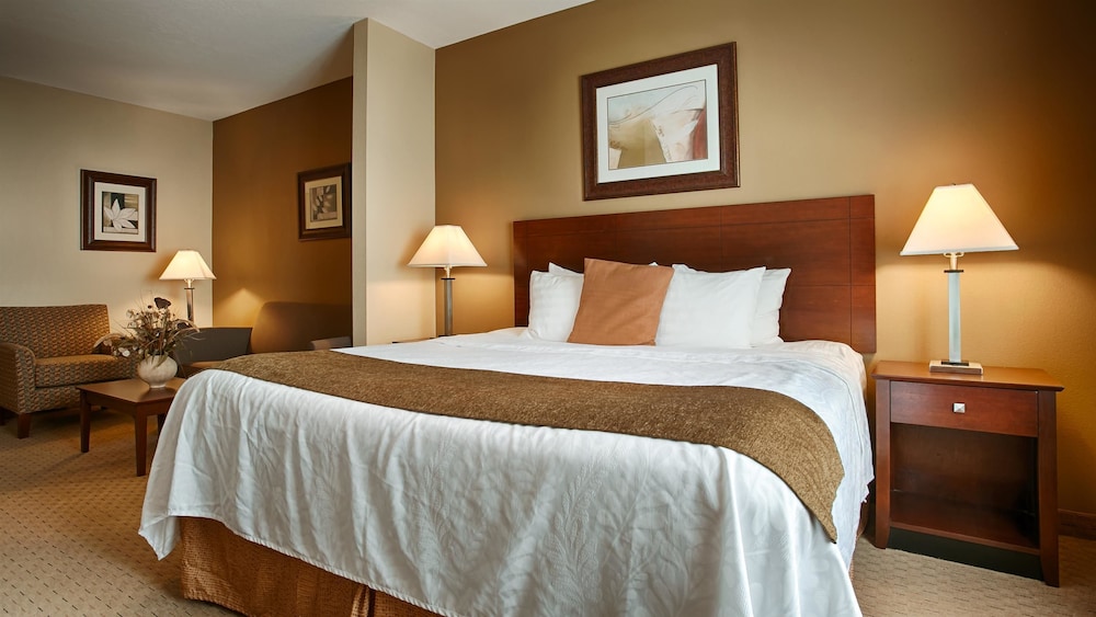 Best Western Plus Montezuma Inn & Suites 7/24