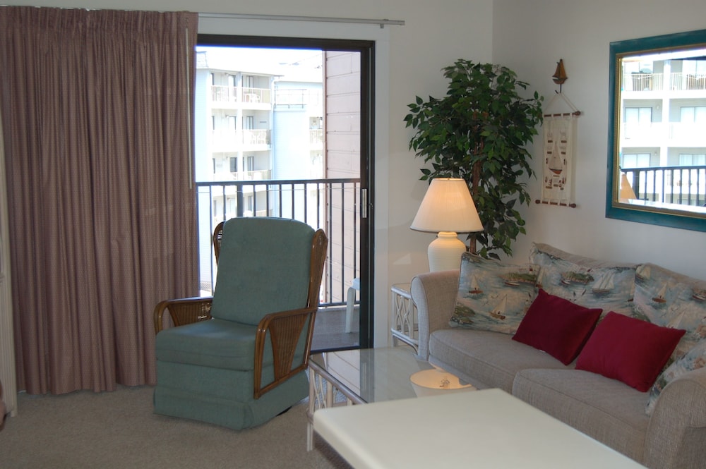 Myrtle Beach Resort by Beach Vacations 65/79