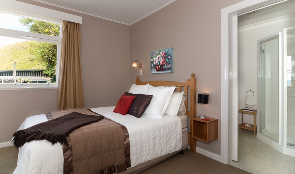 The Point Bed &amp; Breakfast 9/50