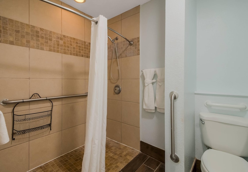 Econo Lodge Inn & Suites Fulton Rockport 39/41
