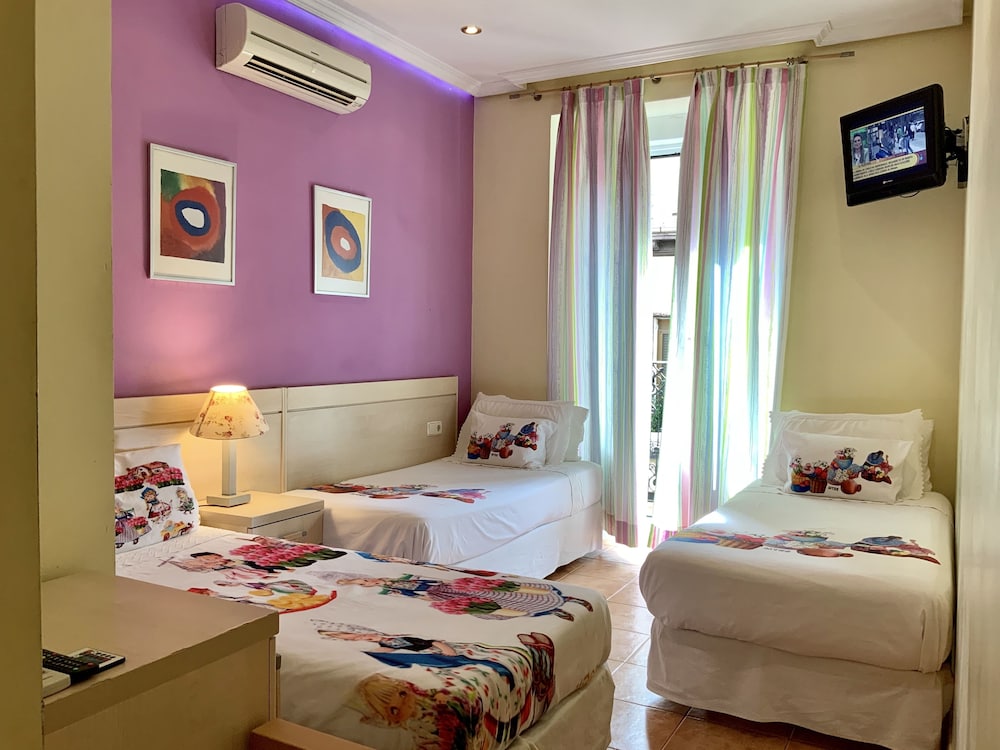 Hostal Luz 48/72