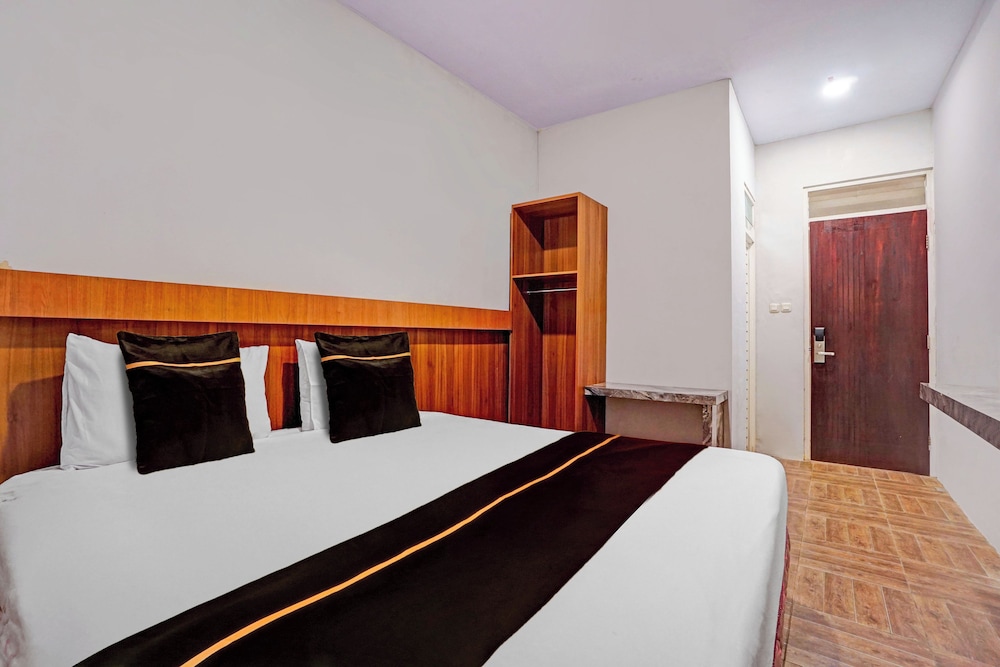 OYO 3283 Bwalk Hotel 16/40