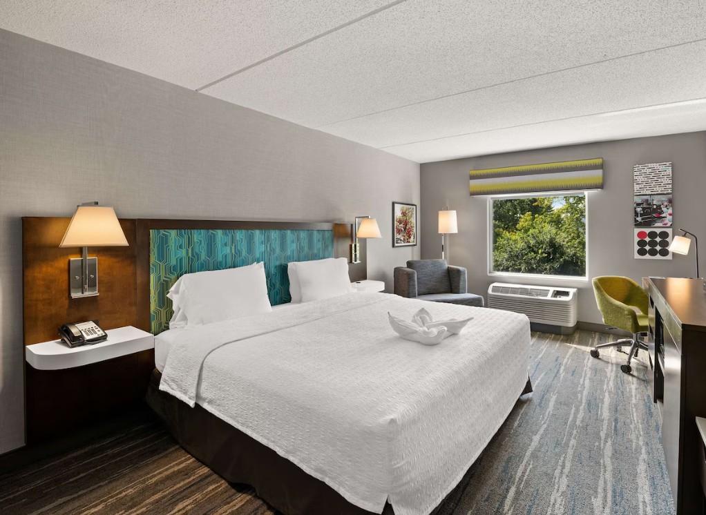 Studio, King Bed