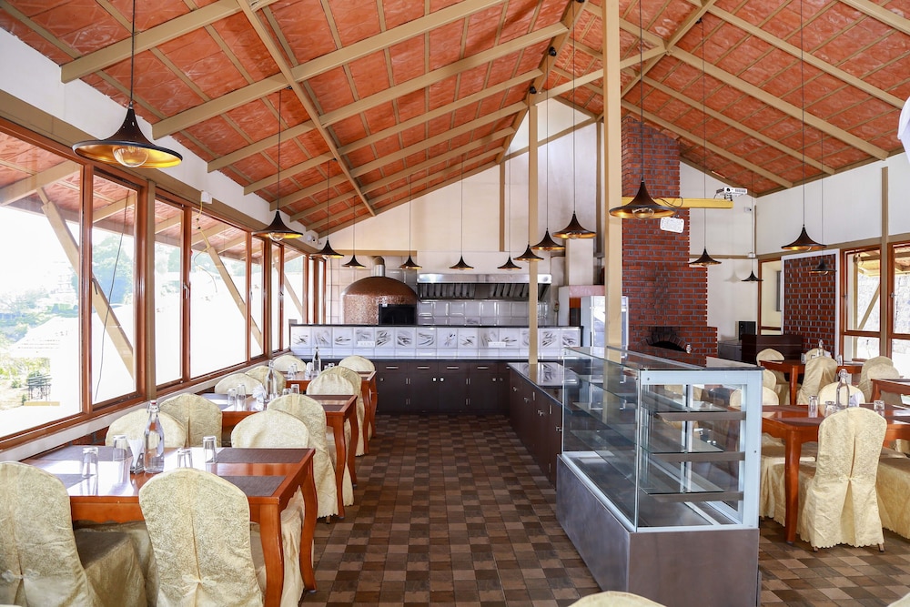 Yantra Resort By Spree 7/50