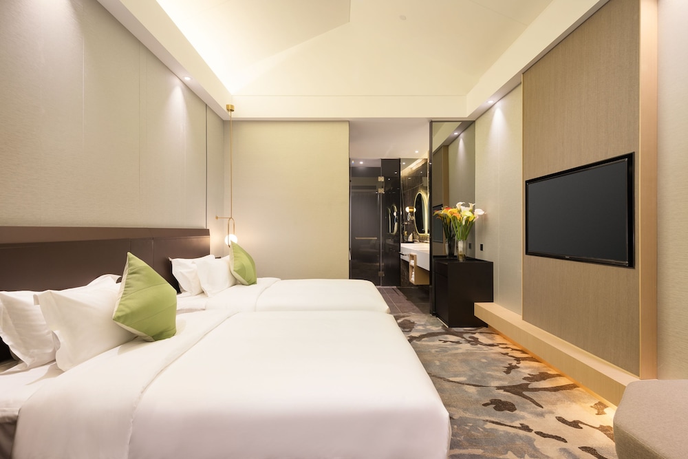 LUXURY, TWIN BEDS