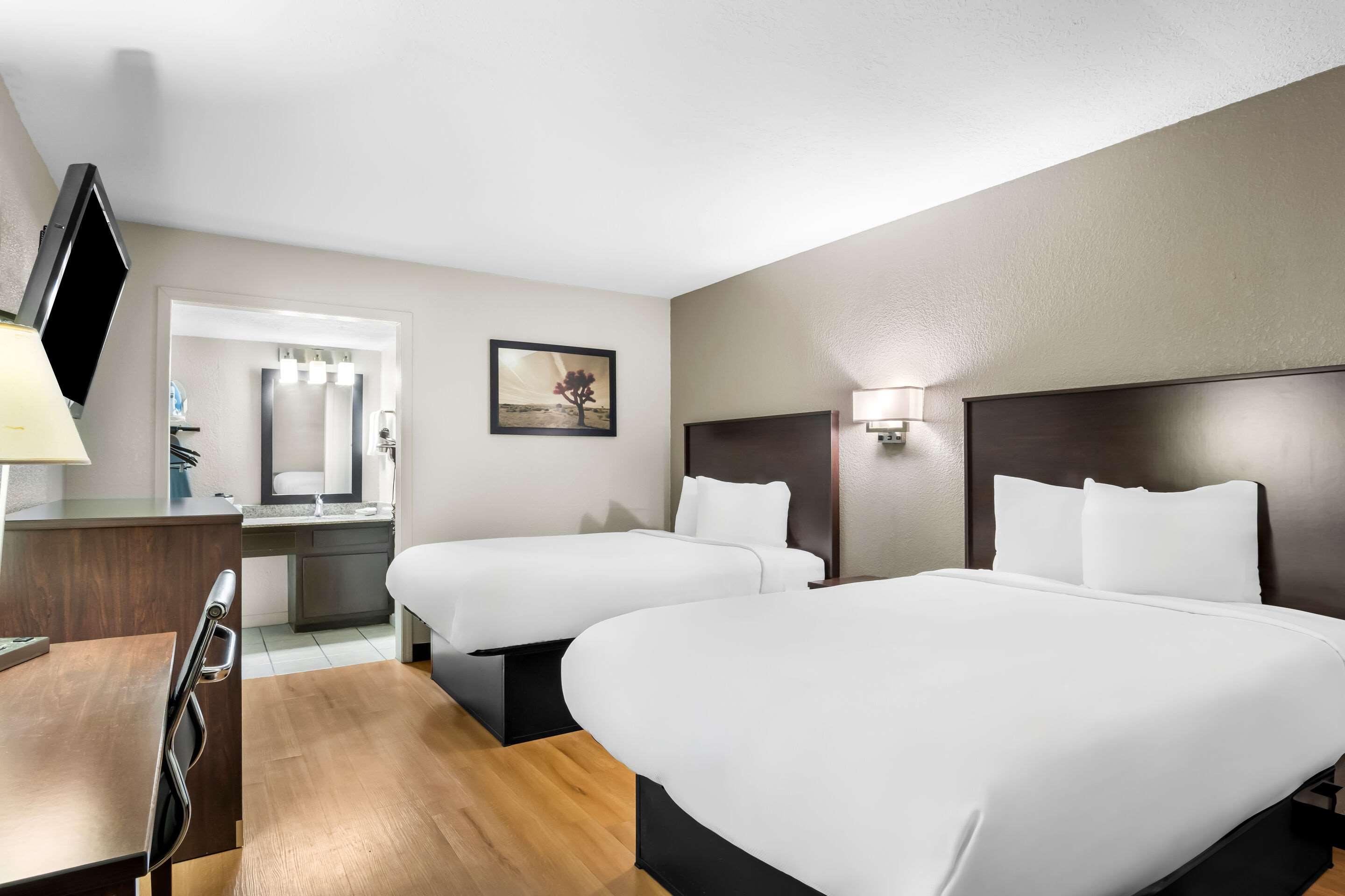 ROOM, 2 DOUBLE BEDS