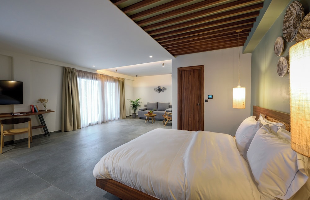 Amyntas Seafront Hotel 18/58