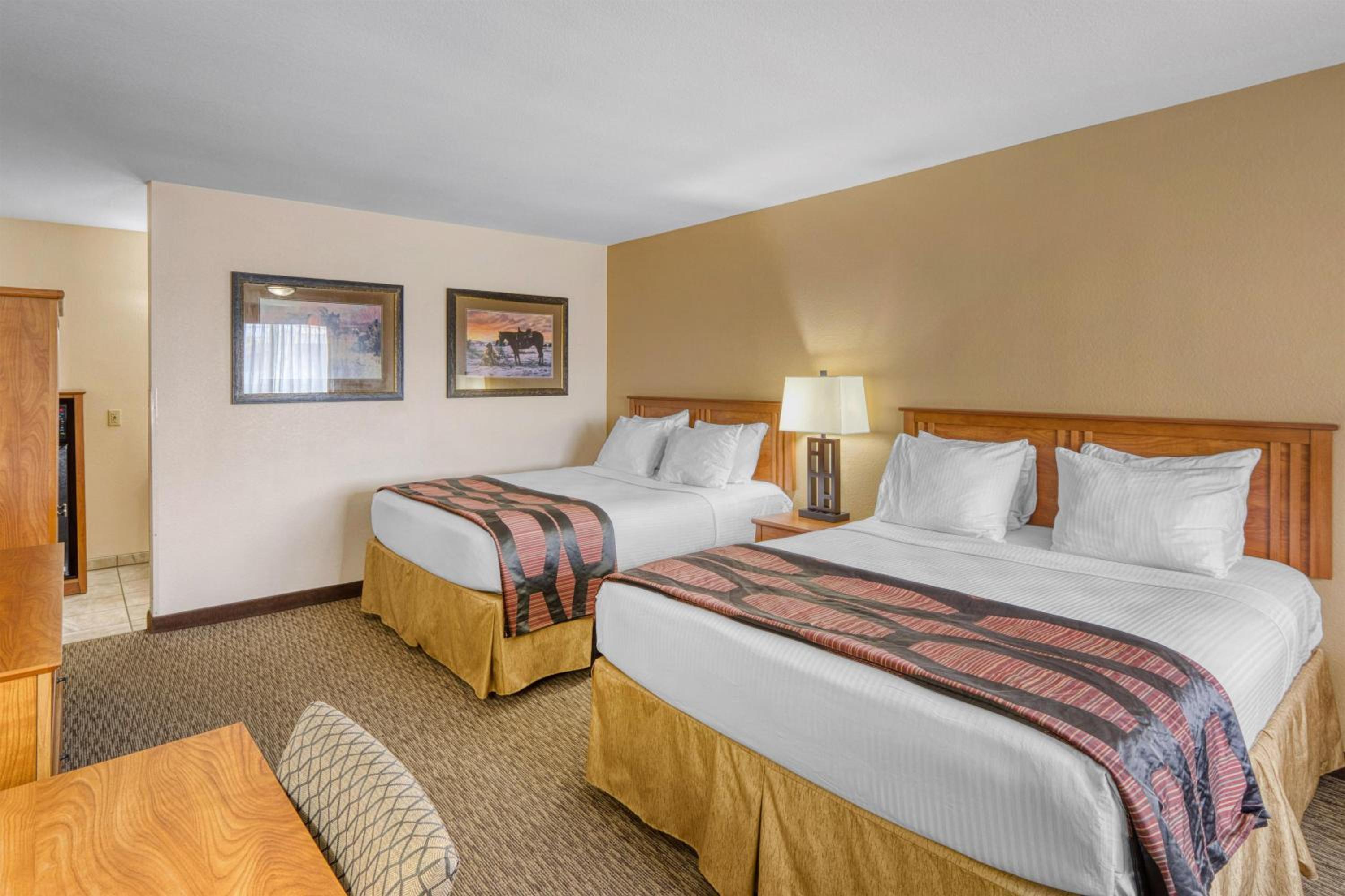 Room, 2 Queen Beds, Chair Bed