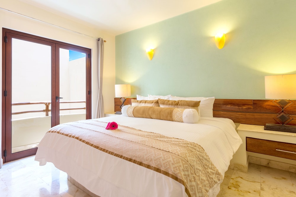 2 BEDROOMS, CONDO, FAMILY, KITCHEN