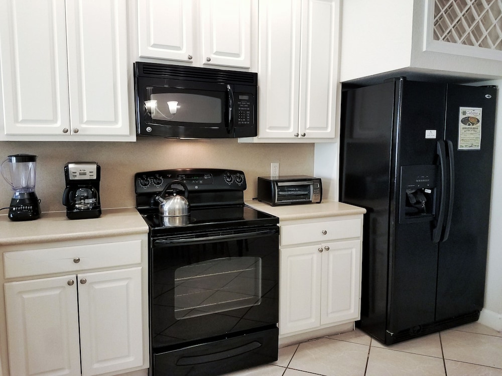 Parc Corniche Condominium Suites 45/62