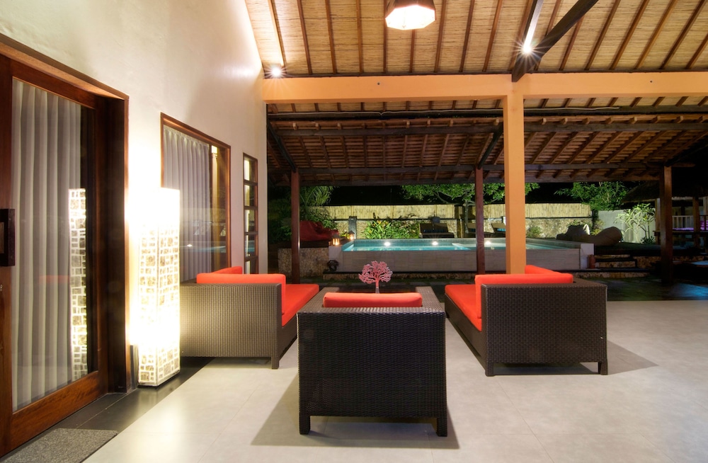KIES VILLAS LOMBOK 8/67