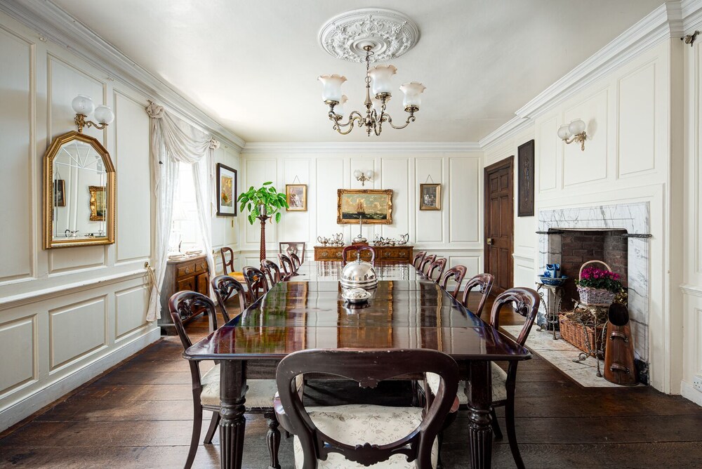 Compton House - Guest House 14/25