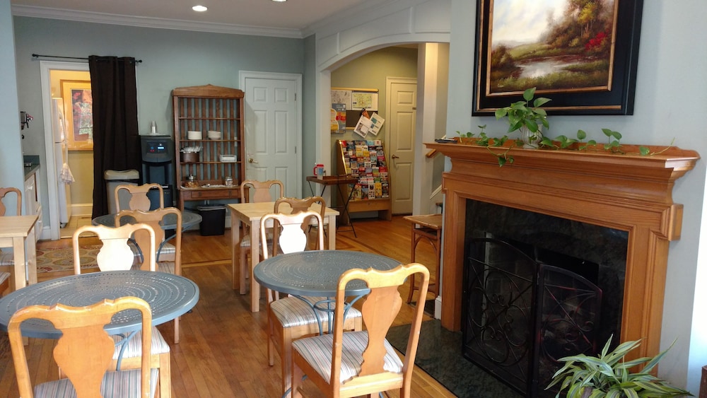 University Inn At Emory 27/34