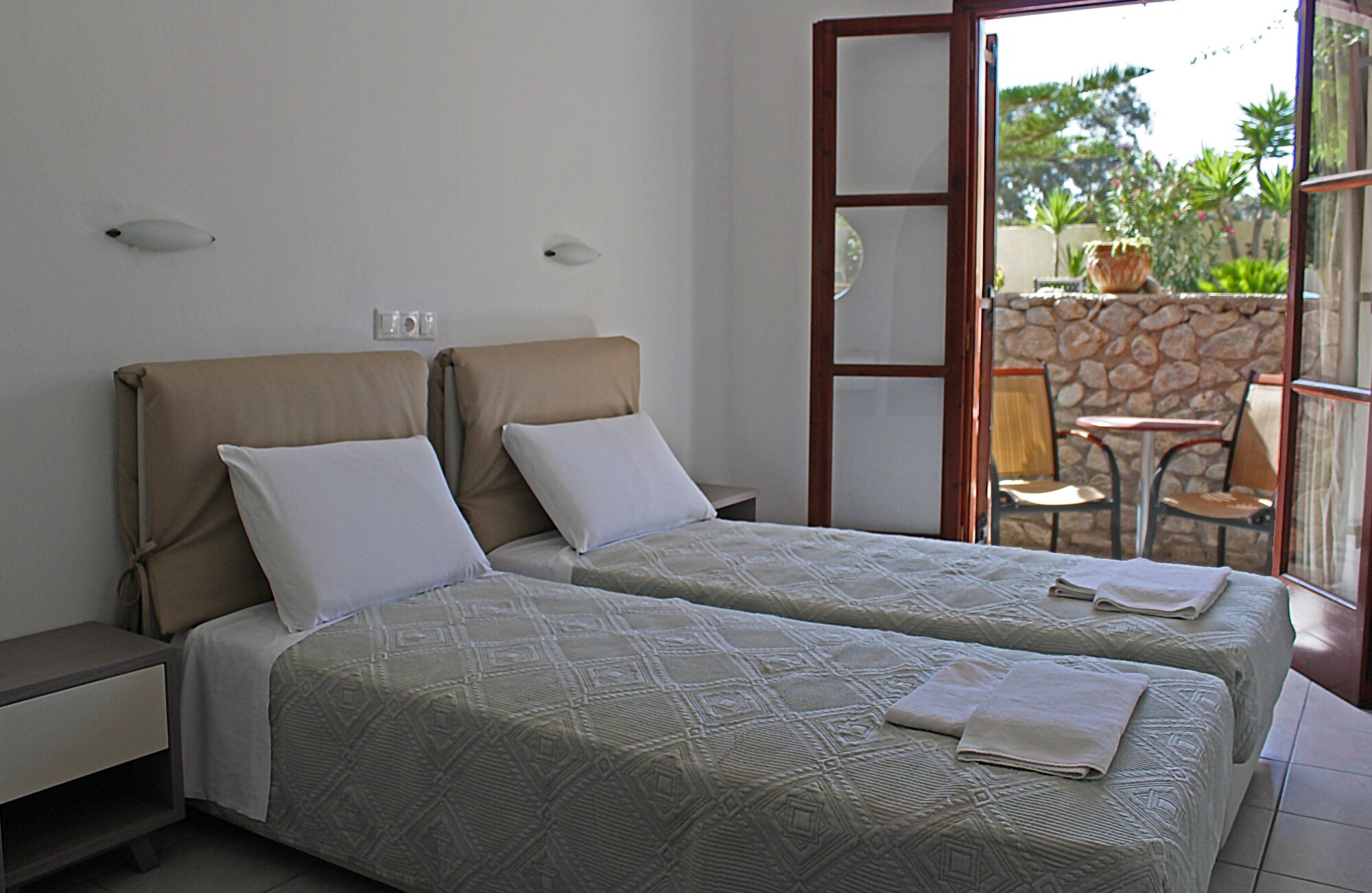 ECONOMY, GROUND FLOOR